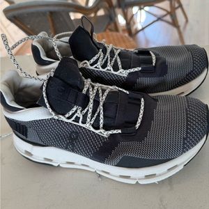 On Cloud women’s size 8